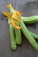 Ricetta Fiori di zucca fritti ripieni di mozzarella e acciuga