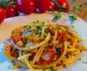 Spaghetti con pesce spada, pomodorini e granella di pistacchi di Bronte