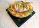 Melone servito con ripieno di petto di pollo