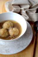 Canederli nel bro brusà di porcini