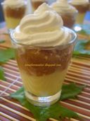 Bicchierini crema e fichi con mandorle e panna