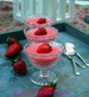 Mousse light alle fragole, senza uova, senza zucchero, senza lievito e farina.