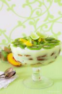 Trifle con pesche e kiwi