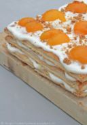 Sfoglia con crema di yogurt e albicocche / Apricot and yogurt puff pastry tart