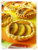 Tartellette veloci veloci all'amaretto e pesca sciroppata