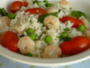 Insalata di riso con gamberetti, pisellini e pomodorini