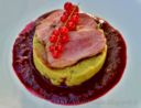 Petto d'Anatra con Salsa di Frutti di Bosco e Purè di Broccoli