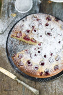 Torta di ricotta e ciliegie marinate al timo