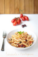 Pasta estiva con olive, mandorle e menta