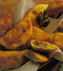 Panzerotti con ripieno al mosto cotto dolce tipico della tradizione culinaria molisana.