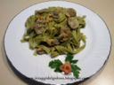 TAGLIATELLE VERDI CON SALMONE E FUNGHI