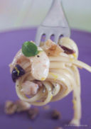 Linguine con Olive e  Gamberi agrumati cotti e crudi