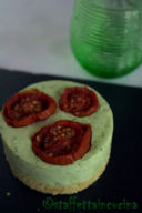 Cheesecake al pesto con pomodorini conft