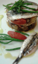 Tortino alici e melanzane con asparagi di mare