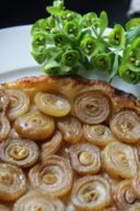 Tatin di finta sfoglia alle cipolline per il The Recipe-tionist e il Gluten Free Friday