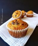 Muffins di kamut alla banana con gocce di cioccolato e sciroppo d'acero