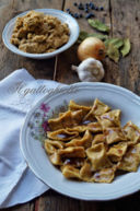 Ravioli del plin semi integrali con sugo alla barbera