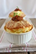 Soufflè con Provolone del Monaco e Salsa al doppio Pomodoro