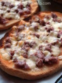 Crostoni con Salsiccia Toscana, Fontina e Scaglie di Parmigiano
