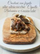 Crostone con fegato alle albicocche, cipolle, balsamico e guanciale croccante