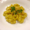 Gnocchi con crema di zafferano e gamberetti