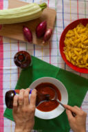 Mezze penne rigate con sugo di ciliegino e zucchine bianche