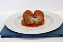 Polpette col cuore morbido in salsa alla matriciana