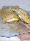 Strudel salato con carciofi, mortadella e brie