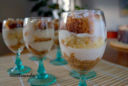 Bicchierini di crema al caffè e colomba pasquale