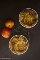Clafoutis di pesche e timo