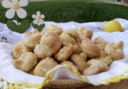 Mini-ciambelline "demodè" con giulebbe al limone