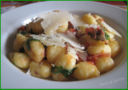 Gnocchi speck, rucola e pomodorini