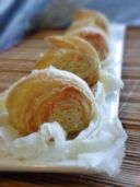 Salatini di pasta sfoglia e formaggio