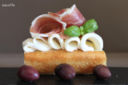 Focaccia classica con prosciutto Ibèrico,mozzarella di bufala e aceituna Kalamata