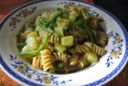 Pasta con pesto, patate e fagiolini