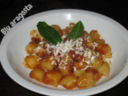 Gnocchi di farina al sugo ricco di carne