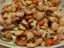 Insalata di moscardini, fagioli bianchi di Spagna e pomodorini