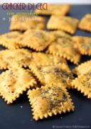 Cracker di ceci con pomodoro e parmigiano