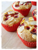 Muffins di mais, mandorle e ribes