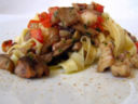 Tagliatelle con triglie e funghi porcini