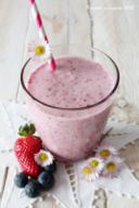 Smoothie alla fragola, mirtilli e pera e qualche idea per conservare meglio i vostri cibi!