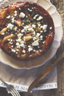 Tarte tatin agli scalogni con pomodori arrostiti e formaggio di capra di Gordon Ramsay