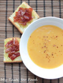 Crema di zucca con crostini al prosciutto croccante