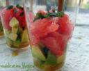 Insalata di avocado e pompelmo rosso (nel bicchiere)