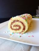 Rotolo con confettura di visciole e cioccolato bianco