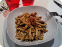 Maccheroni al pettine con pesto calabrese e pomodorini