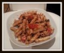 Rigatoni freddi con patè di olive, capperi e pomodorini ed Incontro con...?