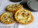 Tartellette  alle pere , roquefort  e noci