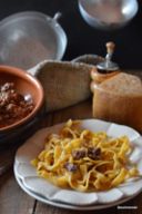 TAGLIATELLE CON RAGU' PEPOSO