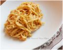 Spaghetti con pesto di frutta secca e pomodorini freschi -
